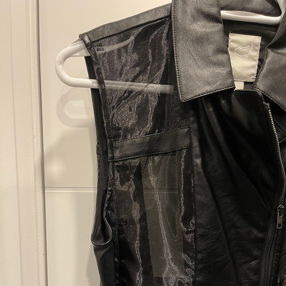 Black Vest - Picture 9 of 12